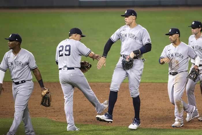 Yankees celebrate win in Minnesota